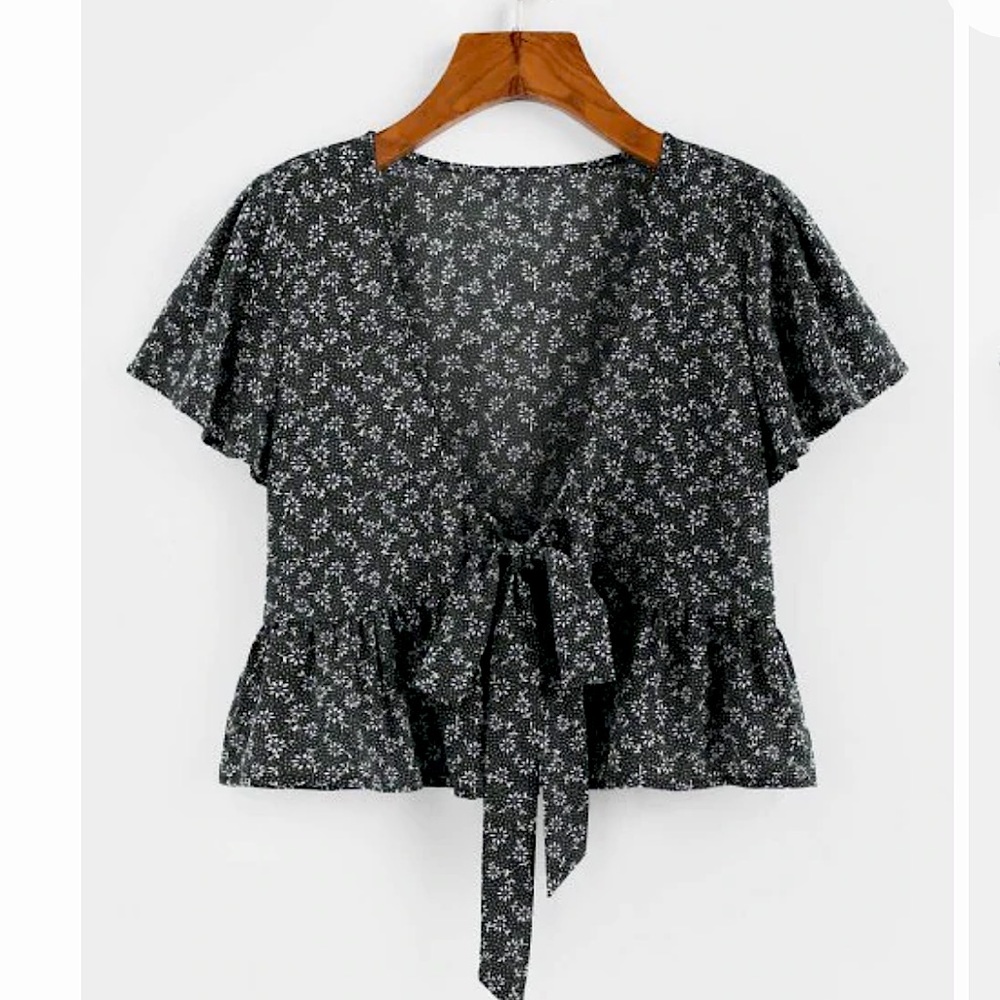 ZAFUL FLOWER BUTTERFLY SLEEVE PLUNGING BLOUSE